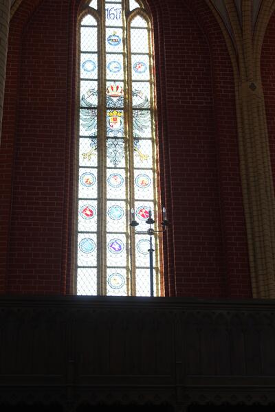 Bild vergrößern: Wappenfenster in der Stiftskirche