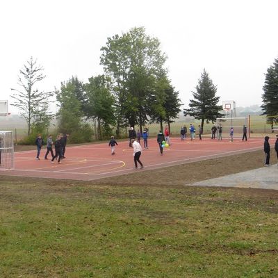 Bild vergrößern: Schule Bernitt Sportplatz